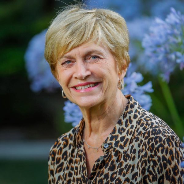 Más de 100 figuras de centro e izquierda entregan apoyo a Matthei: “No renunciamos a nuestros principios”