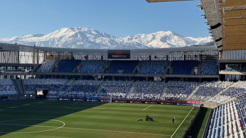 La UC veta a 5 hinchas por mala conducta en clásico con La U: hasta 6 años sin entrar al Claro Arena