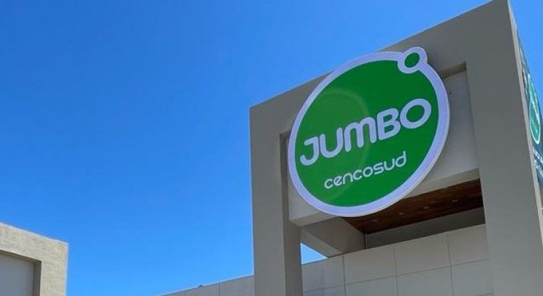 Querella contra Jumbo por maltrato animal: Fundación denuncia condiciones de langostas vivas