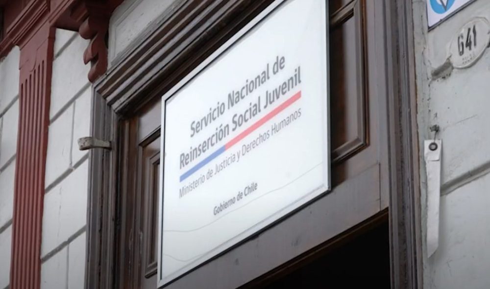 Reinserción Social Juvenil abre concursos para jefaturas regionales en las áreas “Jurídica” y de “Administración y Finanzas”