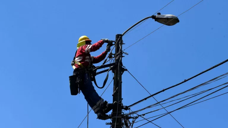 Masivo corte de luz en Santiago: más de 360.000 clientes quedaron sin suministro