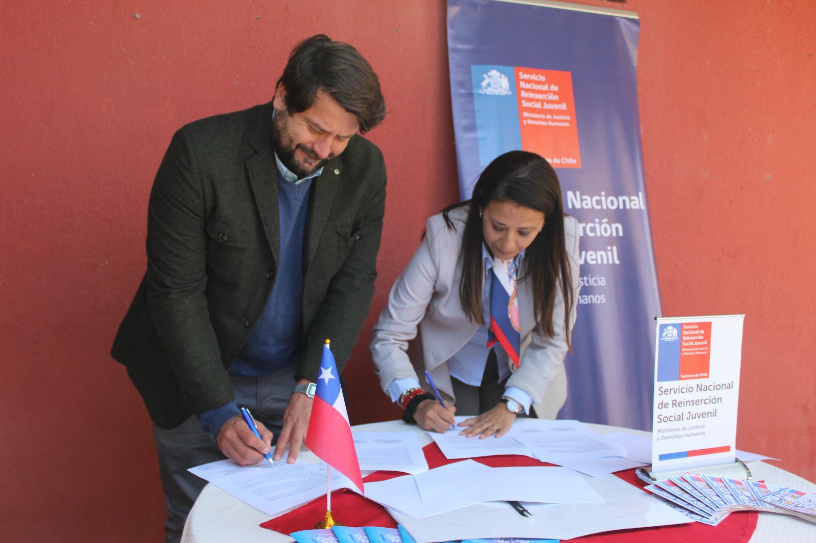 Con firma de convenio de colaboración buscan potenciar la reinserción social juvenil