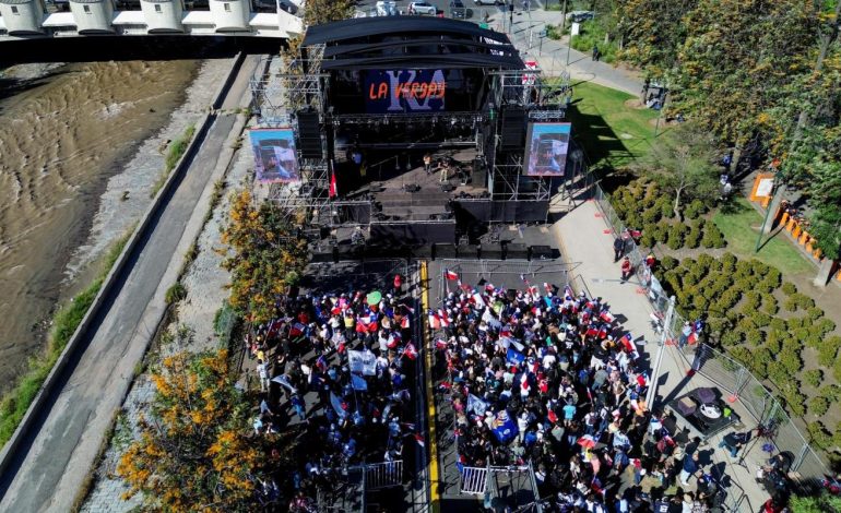Falsa imagen adjudicada al cierre de campaña de Johannes Kaiser corresponde en realidad a un acto de Jeannette Jara