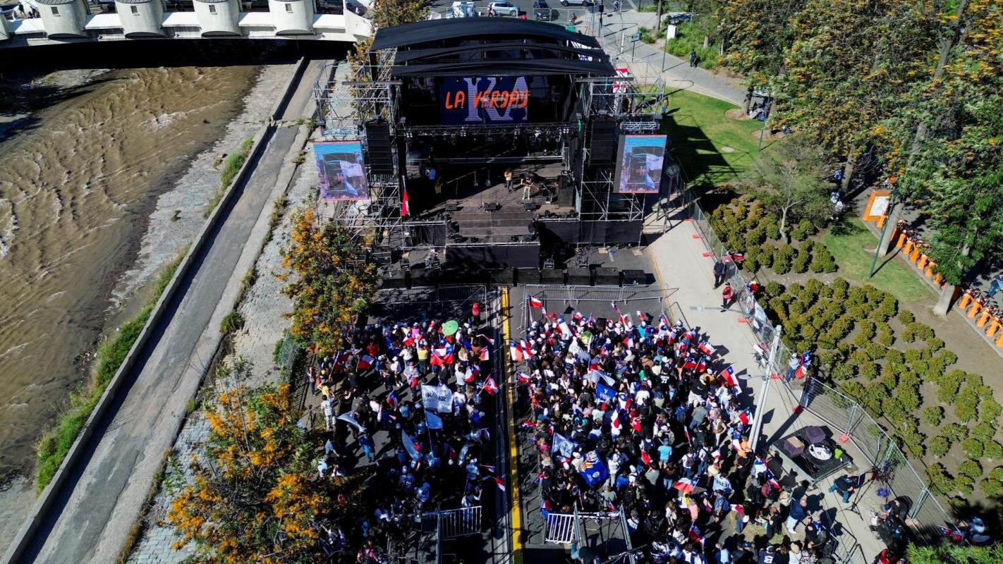 Falsa imagen adjudicada al cierre de campaña de Johannes Kaiser corresponde en realidad a un acto de Jeannette Jara