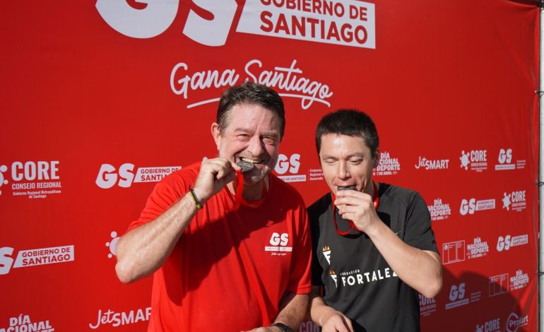 Más de 20 mil personas participaron en la tercera corrida gratuita “Gana Santiago” por la Alameda