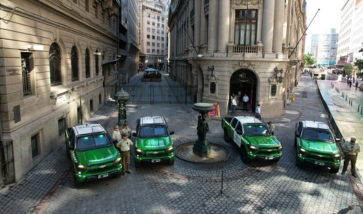 GORE entrega cuatro vehículos blindados a Carabineros para reforzar la seguridad en la Región Metropolitana