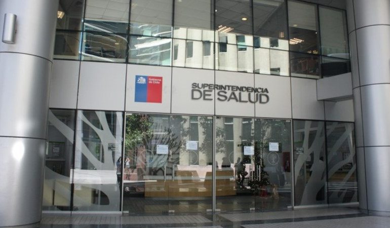 Cámara aprueba proyecto que fortalece la Superintendencia de Salud y refuerza derechos de pacientes