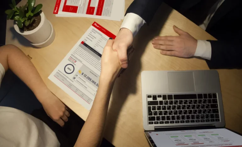 Renegociaciones de deuda se disparan 128 % y quiebras suben un 51 % en 2025