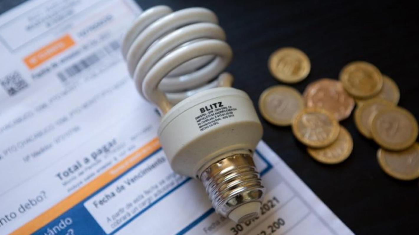 CNE aprueba informe que devolverá montos a clientes por error en cálculo de cuentas de luz