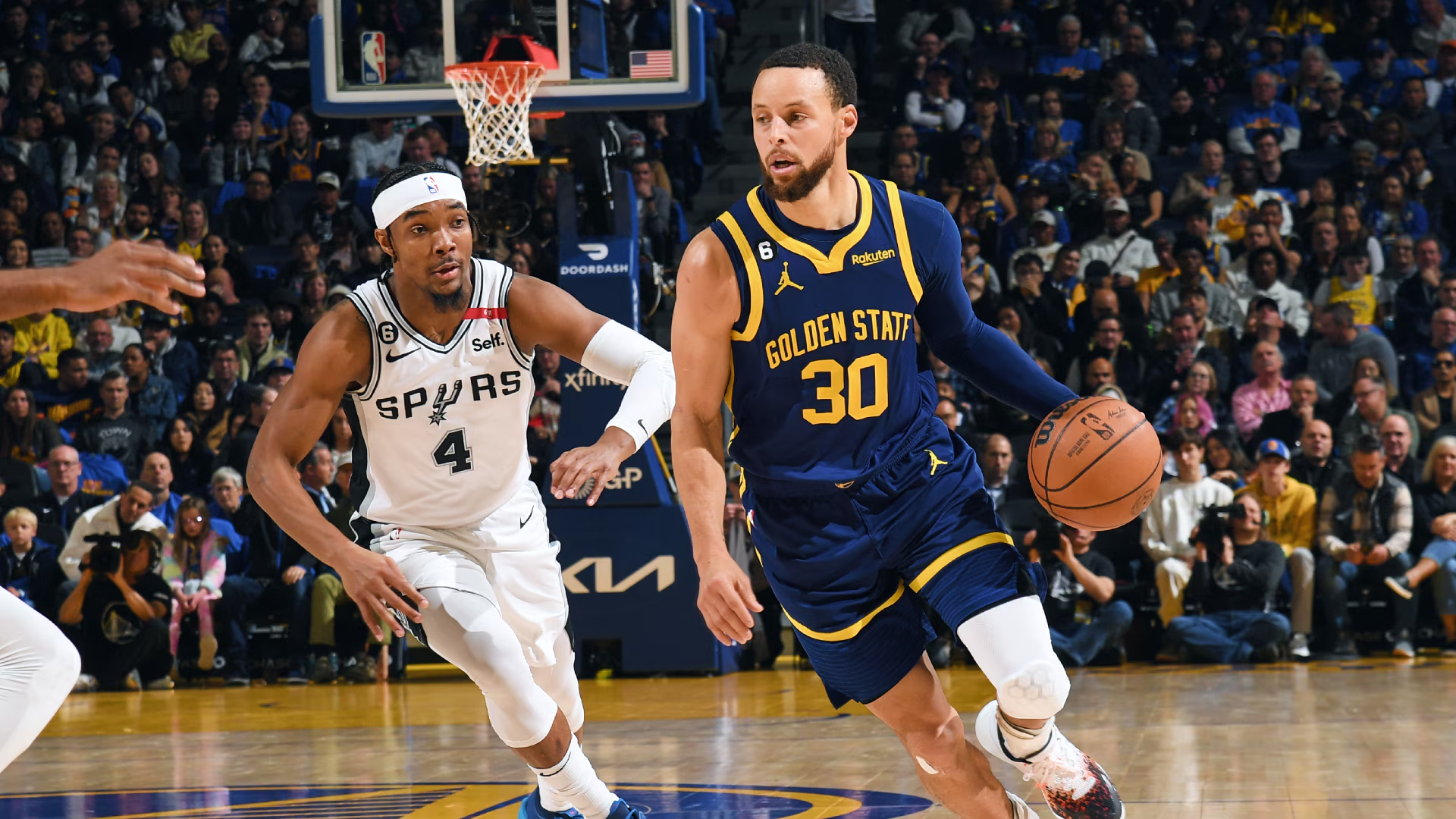 Spurs vs Warriors: duelo de promesas y leyendas en la Conferencia Oeste