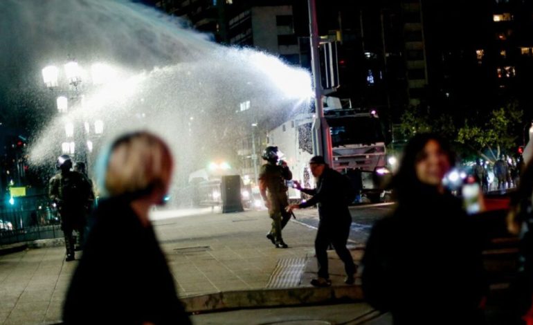 Incidentes y detenciones en Plaza Italia tras triunfo de Kast en la elección presidencial