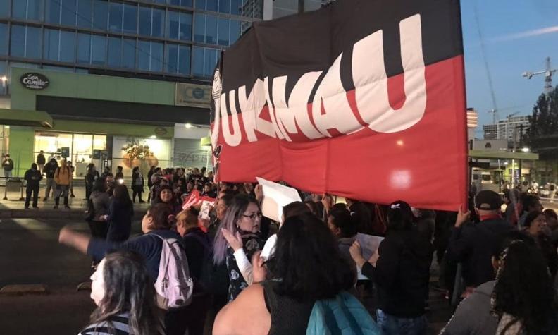 Movimiento Ukamau corta el tránsito en la Alameda por incumplimiento de compromisos habitacionales