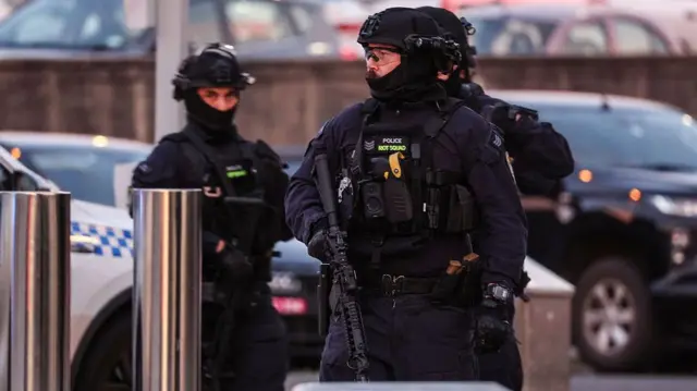 Australia: Tiroteo en conocida Playa de Sídney deja 10 fallecidos y al menos 60 heridos