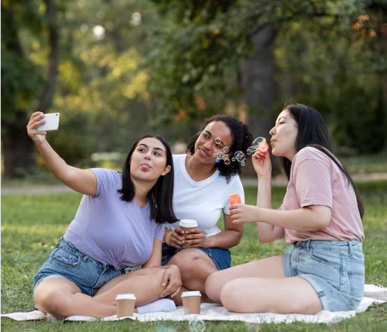 Reunirse con amigas: una necesidad clave para la salud emocional de las mujeres