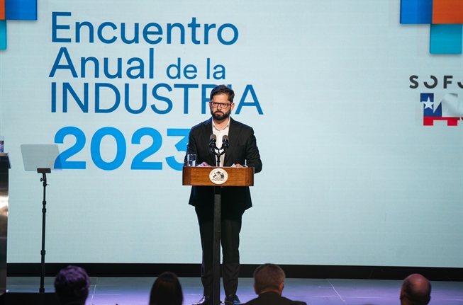 “Chile no se cae a pedazos”: Presidente defiende su gestión ante Sofofa y dice que sentó “bases” para crecer