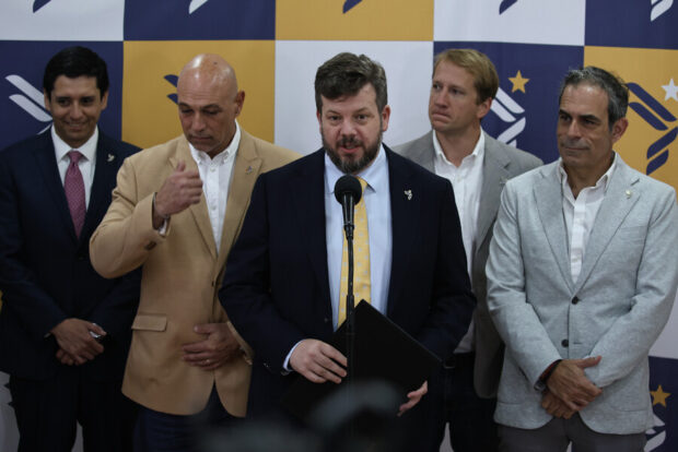 Libertarios anuncian proyecto para eliminar la renovación de la licencia de conducir hasta los 65 años