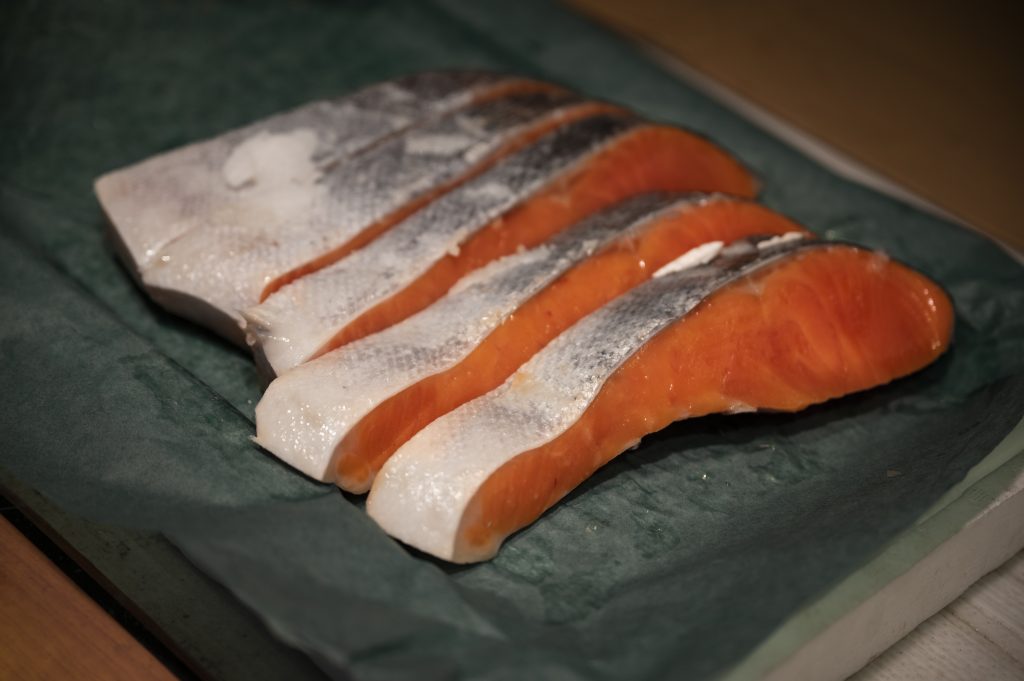 Minsal activa alerta sanitaria y ordena retiro de trucha ahumada por presencia de Listeria