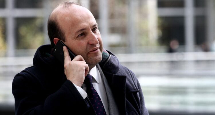 Exfiscal Manuel Guerra recibió $19,5 millones desde cuentas vinculadas a los abogados Eduardo Lagos y Mario Vargas, formalizados en la “arista bielorrusa”