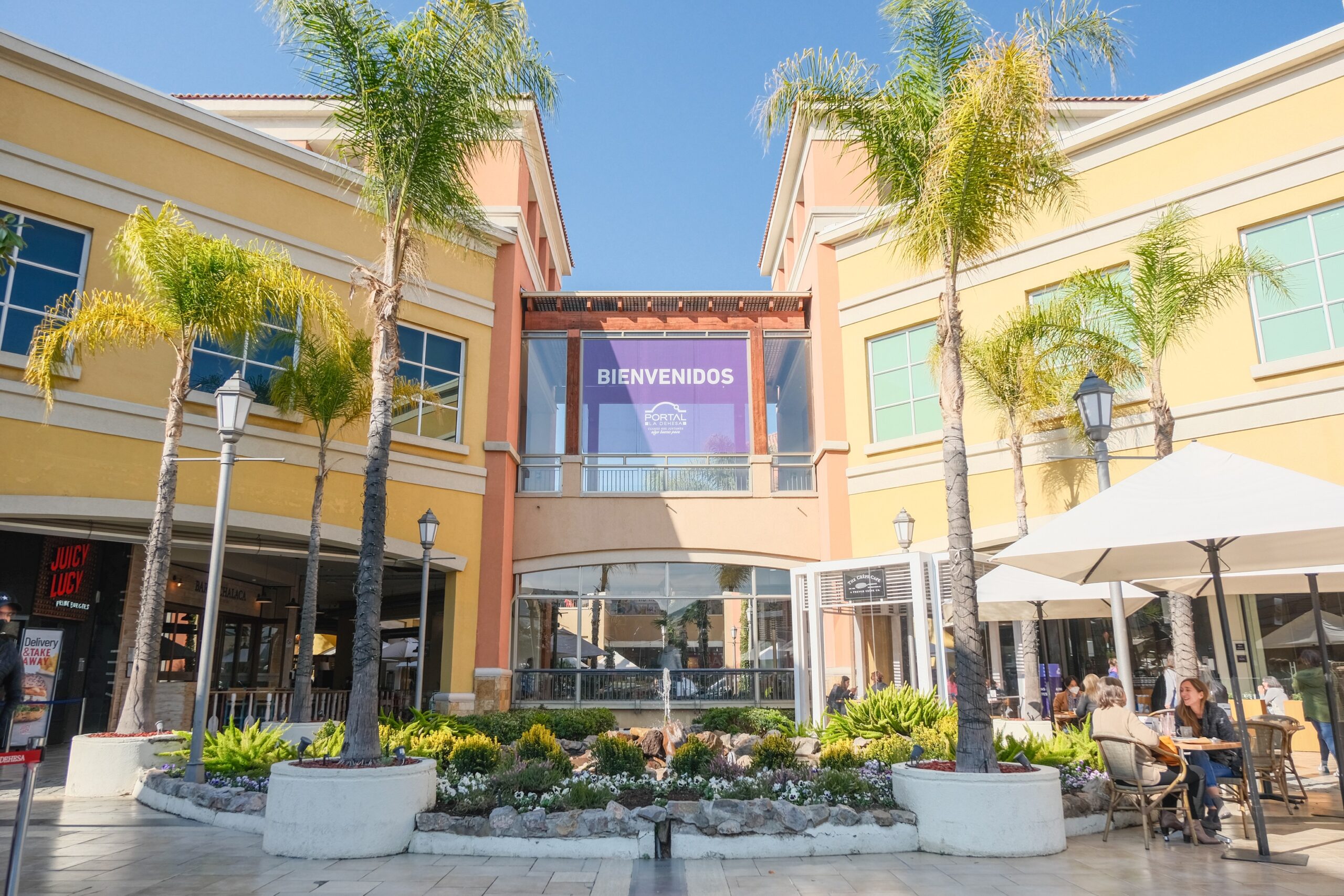 SERNAC advierte millonarias multas para tiendas que no pongan precios visibles en vitrinas