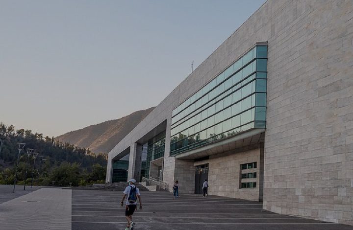 Exfuncionario que fue despedido tras video sexual en Municipalidad de Vitacura demanda por daño moral y pide $200 millones