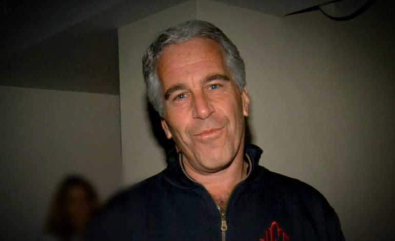 Revelan que científico chileno intercambió correos con Jeffrey Epstein por proyecto de física teórica