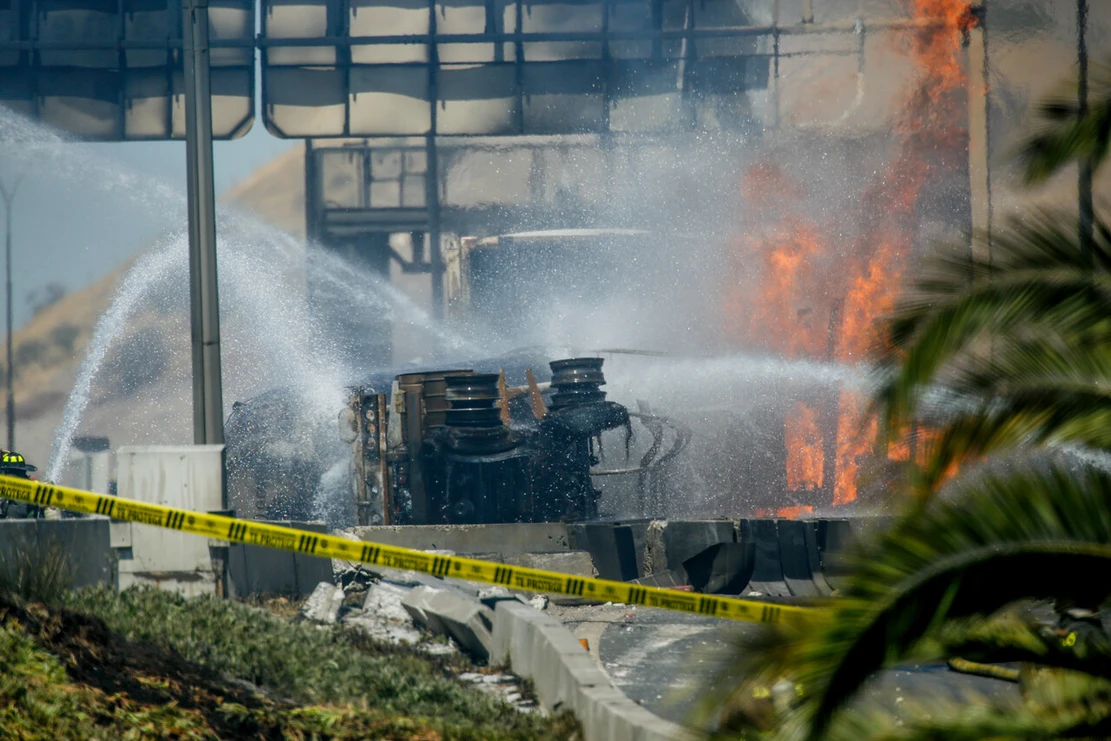 Cuatro personas graves tras explosión de camión en Renca: próximas 24 horas serán clave para su evolución