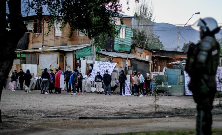 Inicia desalojo final de la Toma Dignidad en La Florida: residentes instalan barricadas