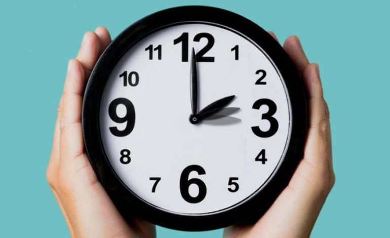 Chile confirma fecha del cambio al horario de invierno 2026: ¿cuándo hay que atrasar los relojes?