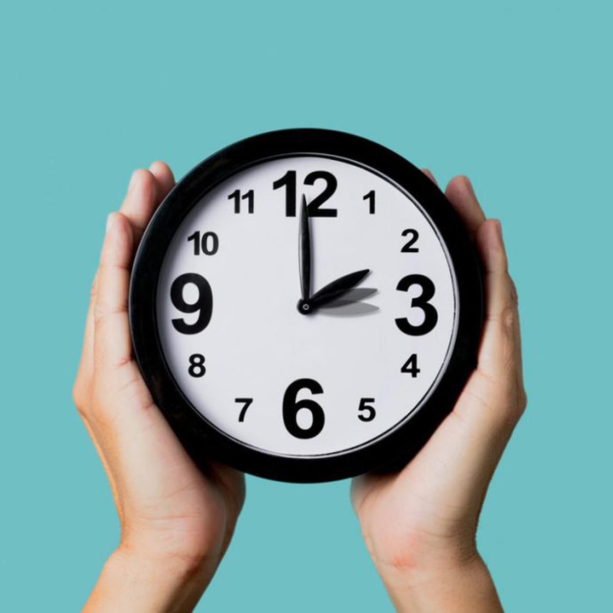 Chile confirma fecha del cambio al horario de invierno 2026: ¿cuándo hay que atrasar los relojes?