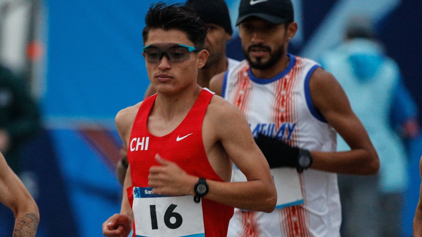 Hugo Catrileo y Katherine Varas se coronan campeones del medio maratón Run and Sand 2026 en La Serena