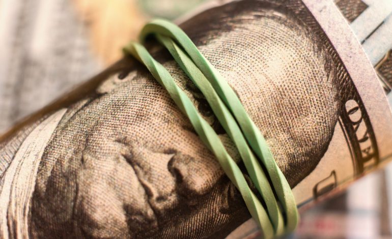 Dólar global muestra debilidad y favorece al peso chileno y mexicano