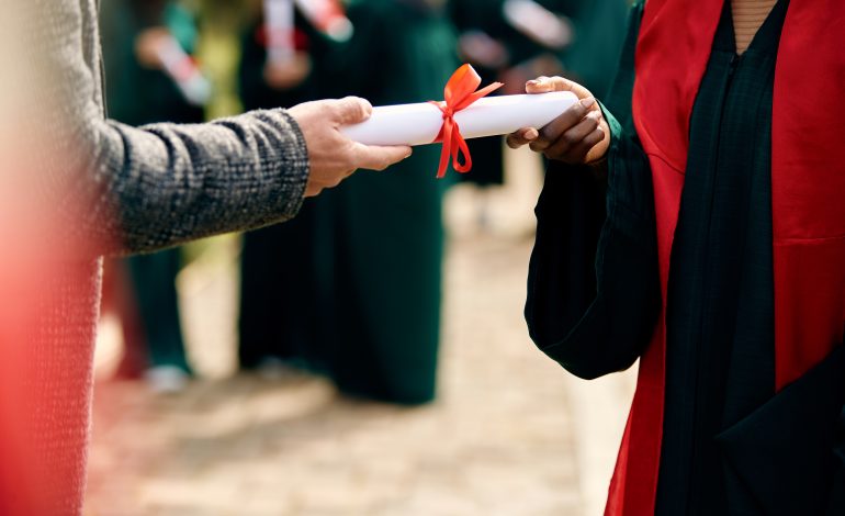 Bono Graduación de Enseñanza Media 2026 en Chile: quiénes lo reciben, requisitos y cómo cobrarlo