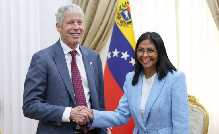 Delcy Rodríguez recibe en el Palacio de Miraflores al secretario de Energía de EE.UU., Christopher Wright