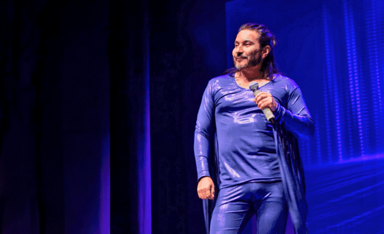 Felipe Avello llega a Recoleta con “Mori”: humor, ironía y actualidad en escena