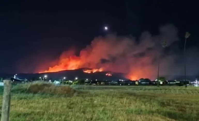 Incendio forestal en Vichuquén afecta al menos a 200 hectáreas