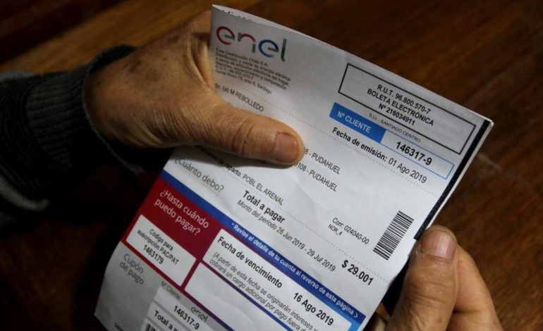 Golpe al bolsillo: anuncian fuerte alza en las cuentas de la luz desde abril