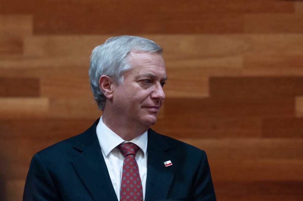 Encuesta Cadem: aprobación de José Antonio Kast cae al 43% y desaprobación llega al 51%