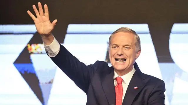 José Antonio Kast renuncia al Partido Republicano ante el Servel