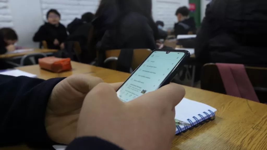 Entra en vigor la Ley “Modo Aula” que regula el uso de celulares en establecimientos educacionales
