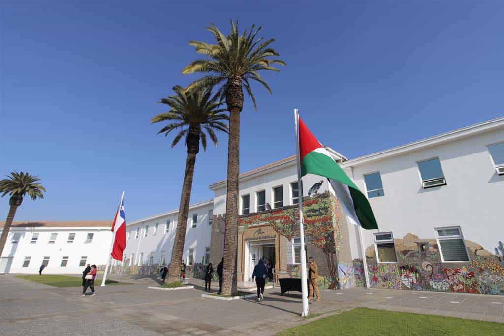 Contraloría ordena no izar bandera de Palestina en municipios de Puente Alto y La Cisterna
