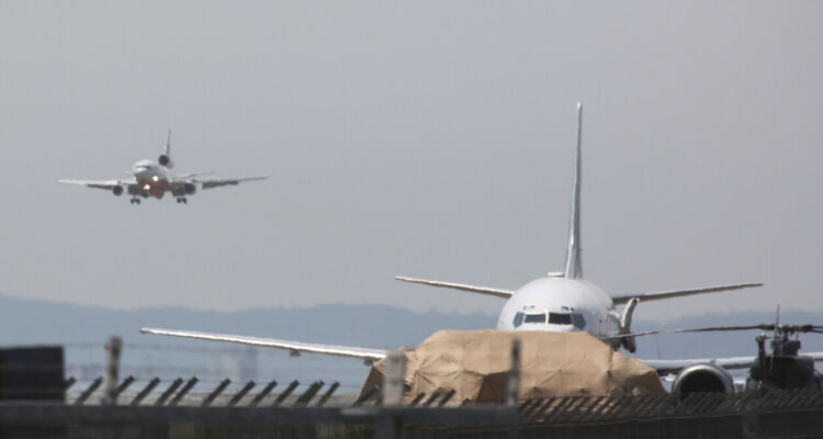 Arriba vuelo con 34 chilenos deportados desde Estados Unidos; dos tenían órdenes de detención