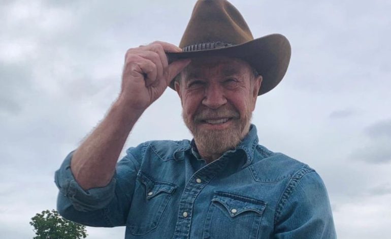 Reportan que Chuck Norris fue hospitalizado tras emergencia médica en Hawái