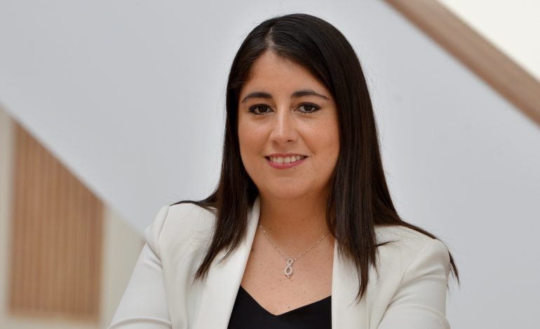 Denuncian que futura subsecretaria de Kast tuvo triple contrato con el Estado y deuda por licencias médicas