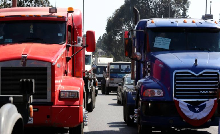Camioneros anuncian paralización en Ruta 68 por alza de combustibles: habrá bloqueos en puntos clave