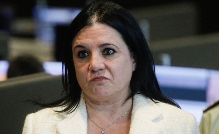 Contraloría da 10 días a ministra Steinert y a la PDI para entregar antecedentes por salida de jefa de Inteligencia