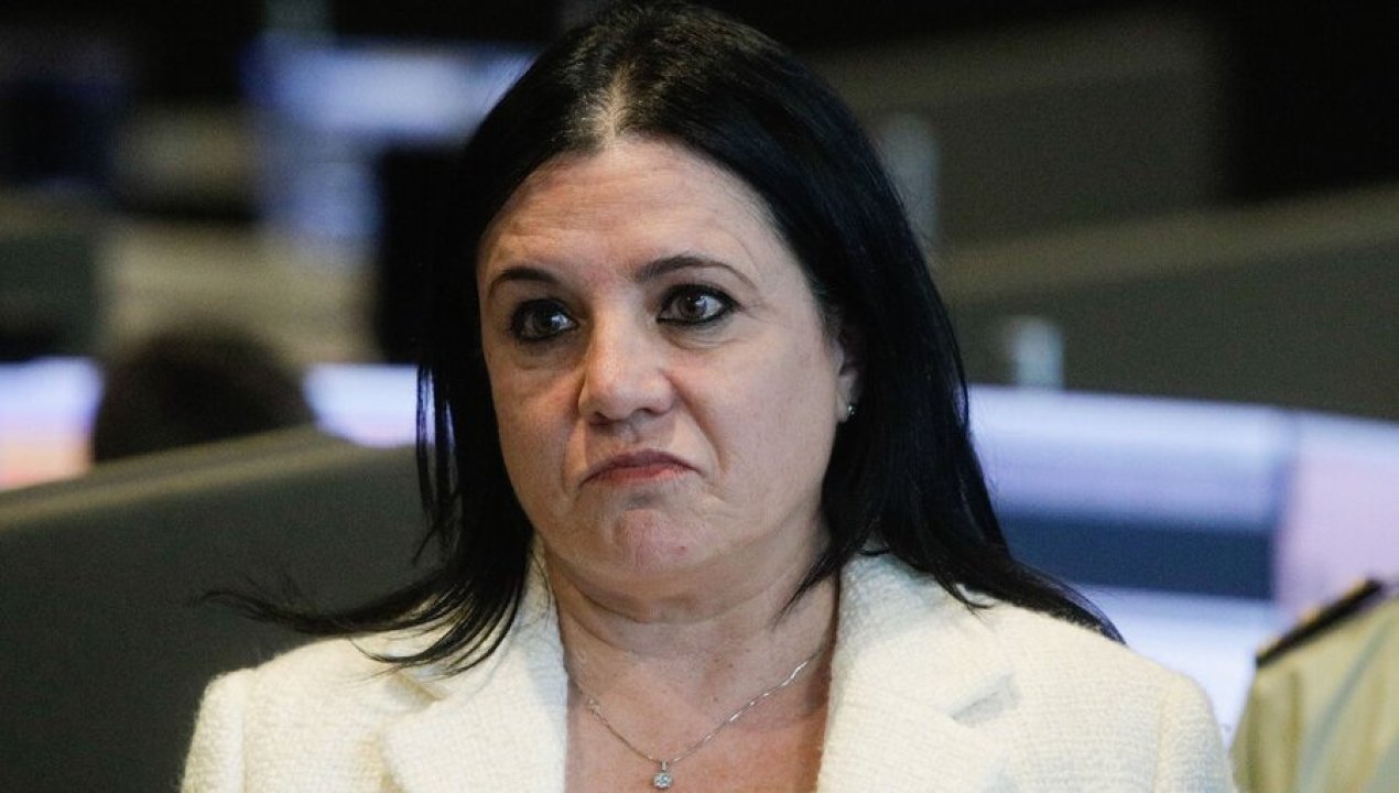 Contraloría da 10 días a ministra Steinert y a la PDI para entregar antecedentes por salida de jefa de Inteligencia