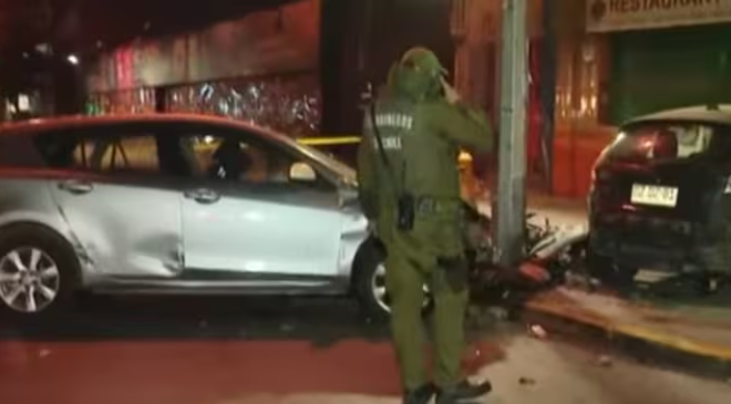 Muere mujer tras accidente en Santiago: vehículo era ocupado por siete carabineros que huyeron
