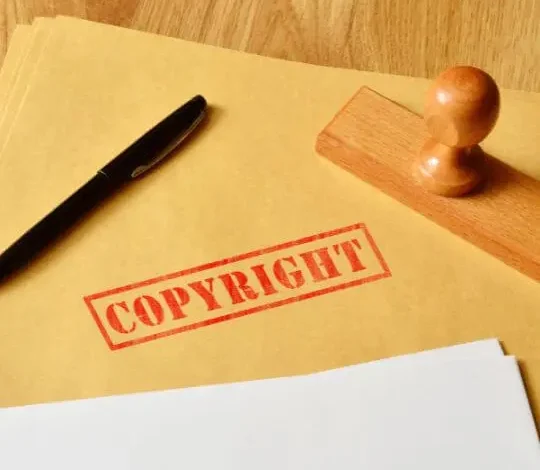 IA y propiedad intelectual: la polémica norma que permitiría usar obras sin permiso ni pago en Chile