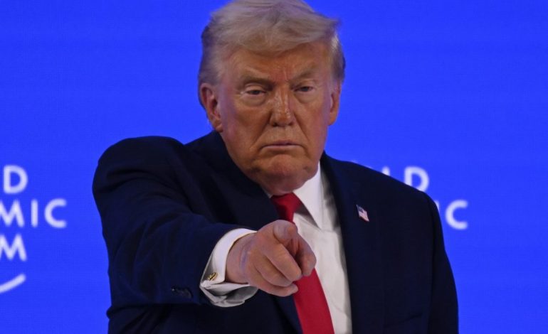 Precio del petróleo vuelve a subir tras nueva amenaza de Trump de bloquear el estrecho de Ormuz