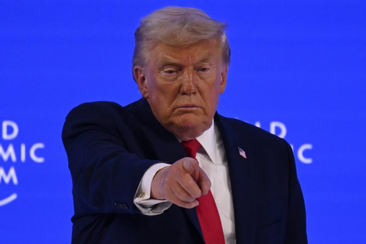 Precio del petróleo vuelve a subir tras nueva amenaza de Trump de bloquear el estrecho de Ormuz